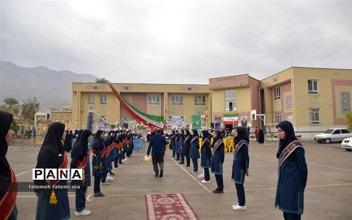 نواختن زنگ انقلاب اسلامی در مدارس جهرم / فیلم