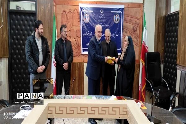 نشست خبری مدیر آموزش و پرورش عباس آباد با خبرنگاران