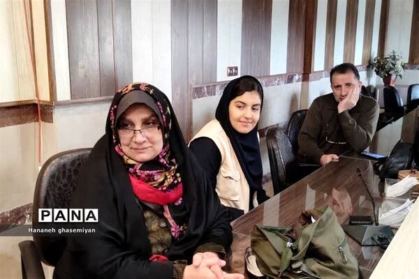 نشست خبری مدیر آموزش و پرورش عباس آباد با خبرنگاران