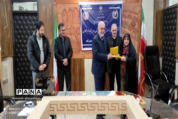 نشست خبری مدیر آموزش و پرورش عباس آباد با خبرنگاران