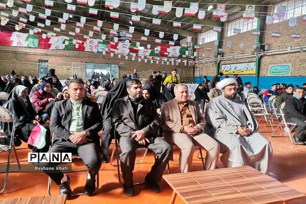 برگزاری جشن انقلاب در فرون آباد