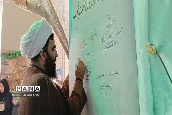 افتتاحیه  نمایشگاه‌های دانش‌آموزی مدرسه انقلاب با حضور وزیر آموزش و پرورش دراسلامشهر