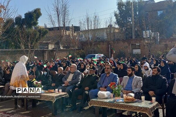 طنین زنگ انقلاب در مدرسه عفاف  پاکدشت
