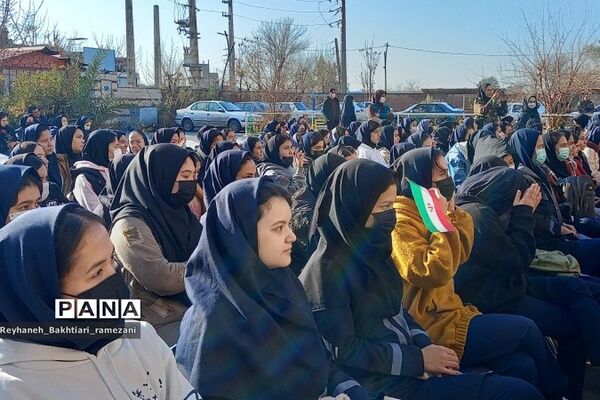 طنین زنگ انقلاب در مدرسه عفاف  پاکدشت