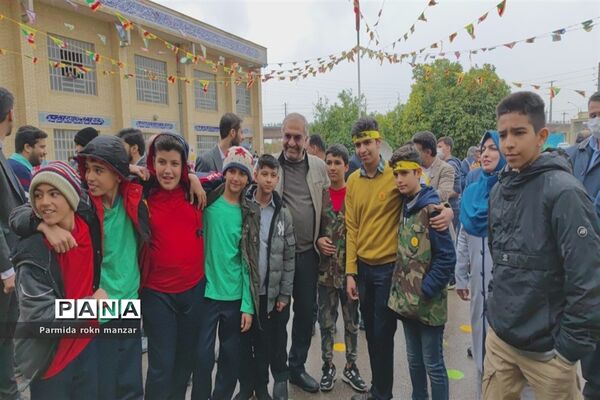 زنگ انقلاب  همزمان با سراسر کشور در مدارس استان فارس نواخته شد