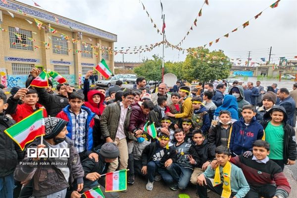 زنگ انقلاب  همزمان با سراسر کشور در مدارس استان فارس نواخته شد