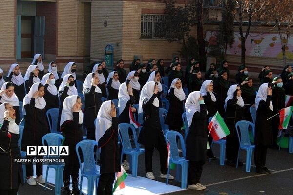طنین گلبانگ انقلاب در بهارستان‌دو
