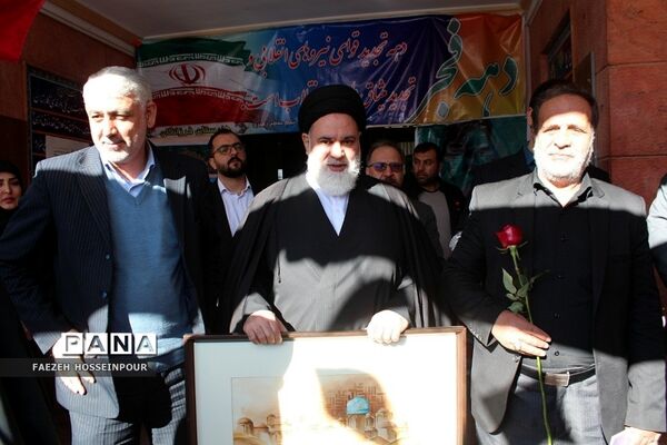 طنین گلبانگ انقلاب در بهارستان‌دو