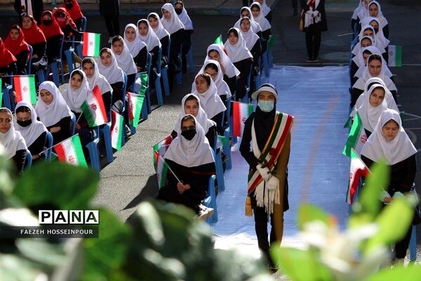 طنین گلبانگ انقلاب در بهارستان‌دو