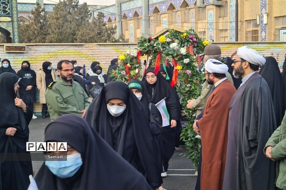 مراسم بدرقه دانش‌آموزان دختر منطقه ۱۳ اعزامی به اردوی راهیان نور
