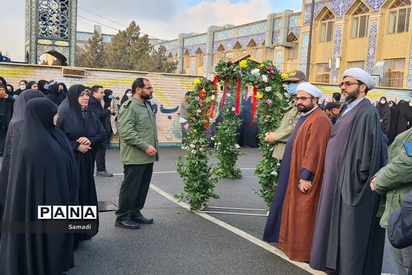 مراسم بدرقه دانش‌آموزان دختر منطقه ۱۳ اعزامی به اردوی راهیان نور
