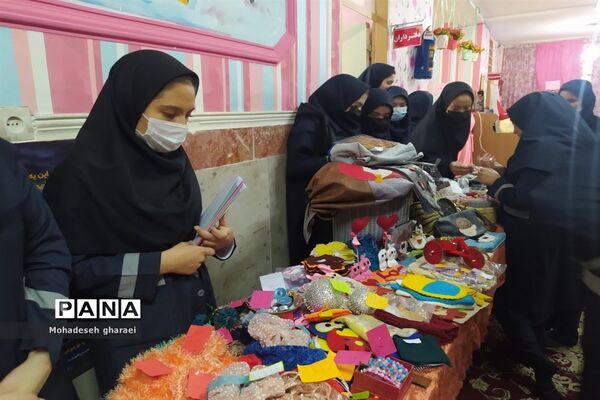 برگزاری بازارچه دانش‌آموزی در دبیرستان نوشین بختیاری بخش جوادآباد
