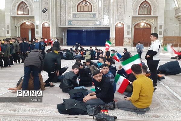 تجدید میثاق دانش‌آموزان منطقه ۱۳ با امام راحل