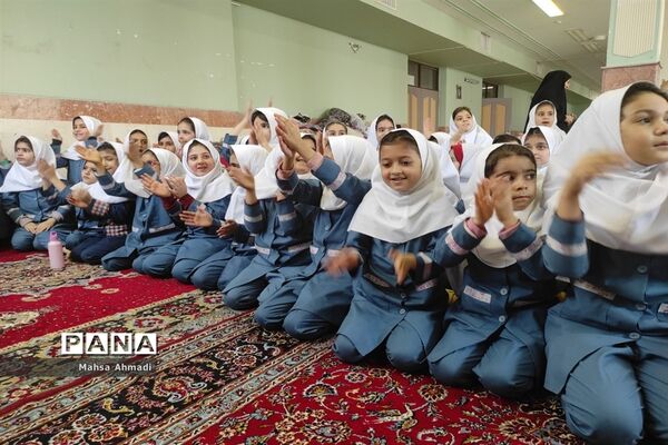 برگزاری جشن میلاد امام علی (ع) و امام جواد (ع) در دبستان شهید محمد سیفی