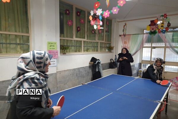 برگزاری مسابقات ورزشی به مناسبت دهه فجر در دبستان حقیقت منطقه ۱۳