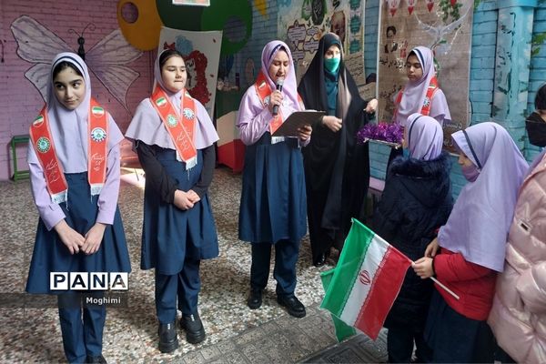 جشن سالروز ورود امام و نواختن زنگ انقلاب در دبستان دخترانه فرهنگ منطقه ۱۳