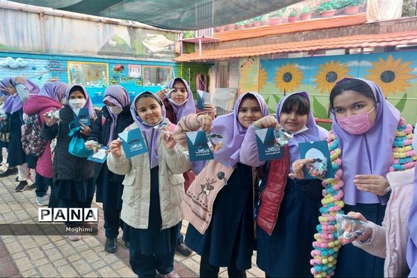 جشن سالروز ورود امام و نواختن زنگ انقلاب در دبستان دخترانه فرهنگ منطقه ۱۳