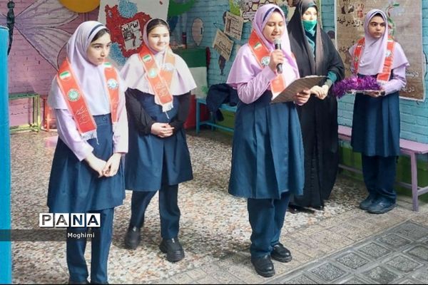 جشن سالروز ورود امام و نواختن زنگ انقلاب در دبستان دخترانه فرهنگ منطقه ۱۳