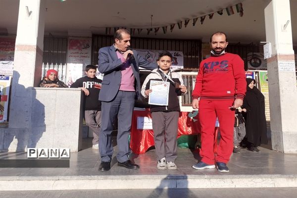 صدای زنگ انقلاب به مناسبت روز ۱۲ بهمن در دبستان پسرانه هیات امنایی ملاصدرا شهرستان قدس