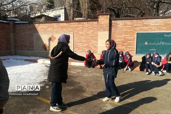 برگزاری بازی‌های محلی در دبستان برکت رودهن