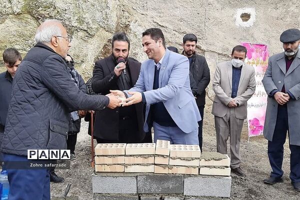 آیین خشت‌گذاری مدرسه ۱۴ کلاسه خیرساز زنده یاد کیقباد علی یوسفی در شهر رودهن