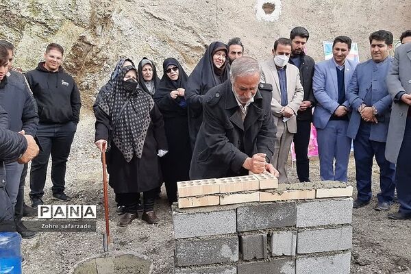 آیین خشت‌گذاری مدرسه ۱۴ کلاسه خیرساز زنده یاد کیقباد علی یوسفی در شهر رودهن