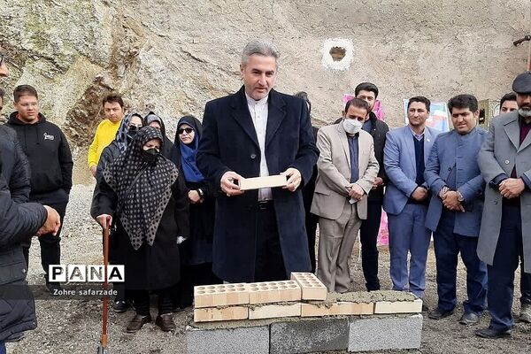 آیین خشت‌گذاری مدرسه ۱۴ کلاسه خیرساز زنده یاد کیقباد علی یوسفی در شهر رودهن