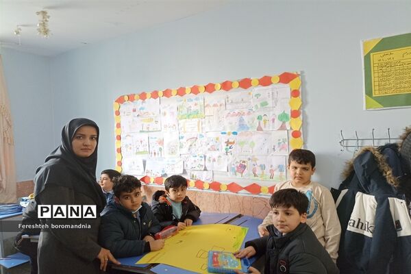 نقاشی همگانی و پویش سرود ملی در دبستان نیکان ملارد