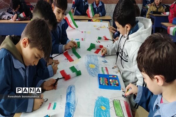 نقاشی همگانی و پویش سرود ملی در دبستان نیکان ملارد