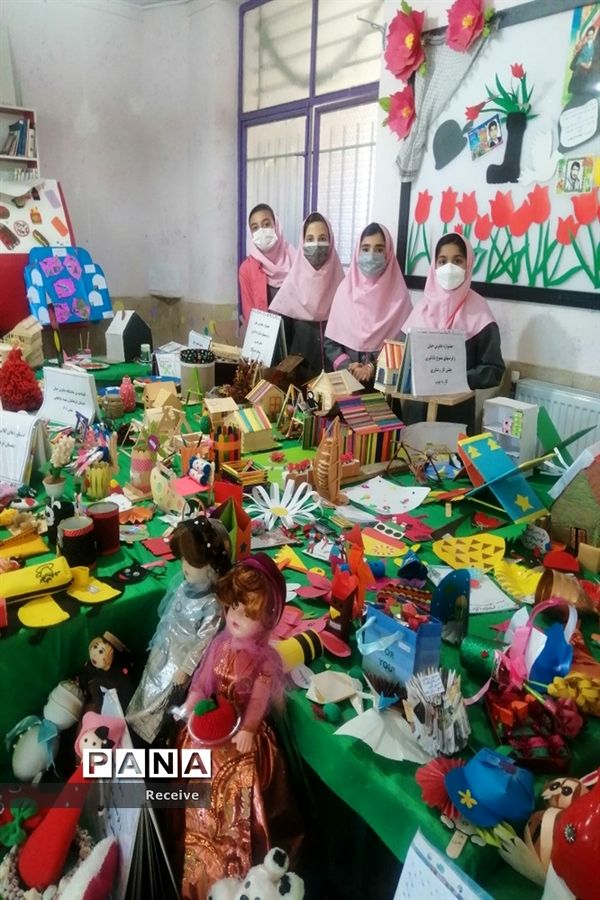 برگزاری جشن دهه مبارک فجر و برپایی نمایشگاه انقلاب و نمایشگاه دست سازه‌های دانش‌آموزی در مدارس اقلید