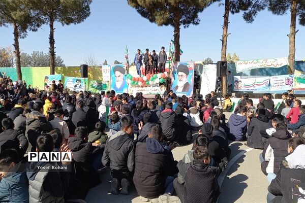 برگزاری جشن دهه فجر در مدارس کاشمر