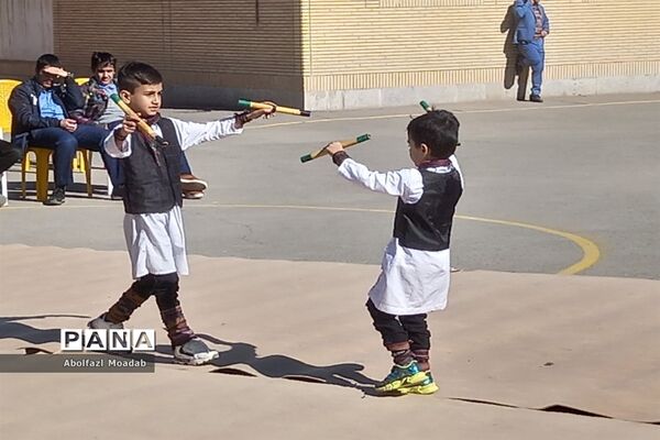 جشن شکوه و اقتدار همراه با جنگ شادی در دبیرستان نمونه پسرانه آیت الله خامنه‌ای کاشمر