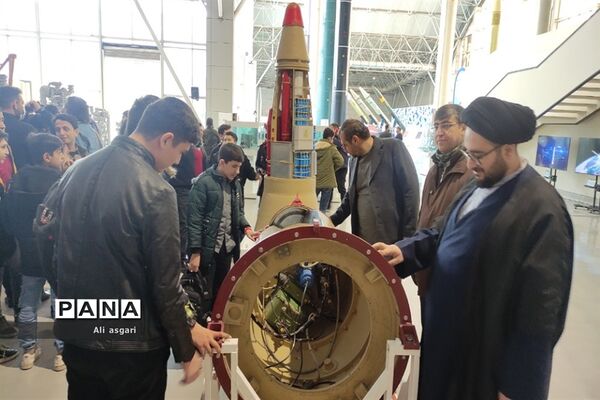 بازدید دانش‌آموزان مدرسه دارالفنون از پارک ملی هوا‌فضا