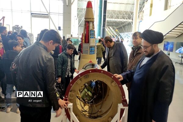 بازدید دانش‌آموزان مدرسه دارالفنون از پارک ملی هوا‌فضا