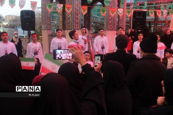 گلباران مزار شهدای قم  بمناسبت دهه فجر