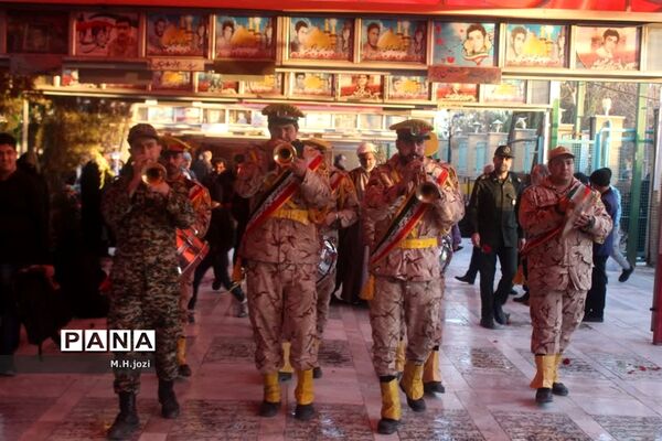 گلباران مزار شهدای قم  بمناسبت دهه فجر