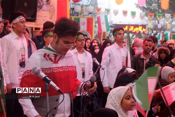 گلباران مزار شهدای قم  بمناسبت دهه فجر