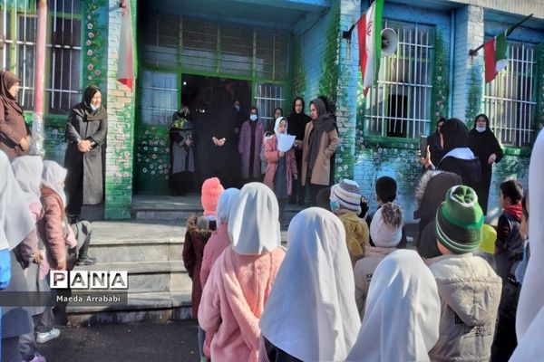 جشن و پذیرایی دانش‌آموزان مدرسه امام محمد باقر(ع) به‌مناسبت دهه فجر