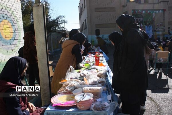 برپایی بازارچه و آثار دستی در مدرسه عدالت  بخش جوادآباد