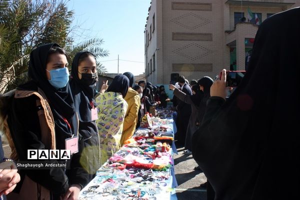 برپایی بازارچه و آثار دستی در مدرسه عدالت  بخش جوادآباد