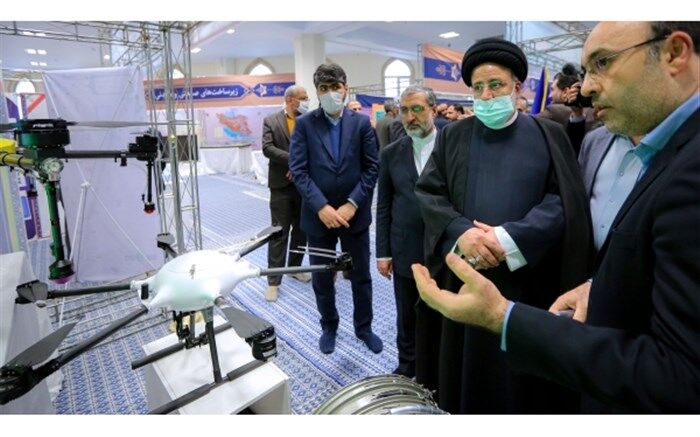 بازدید آیت‌الله رئیسی از نمایشگاه توانمندی‌های علمی و صنعتی تولید داخلی