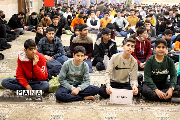 برگزاری جشن تکلیف دانش‌آموزان پسر در مسجد النبی کرمانشاه