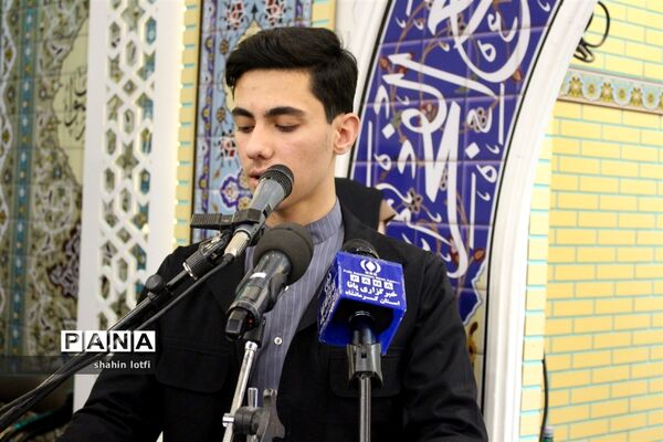 برگزاری جشن تکلیف دانش‌آموزان پسر در مسجد النبی کرمانشاه