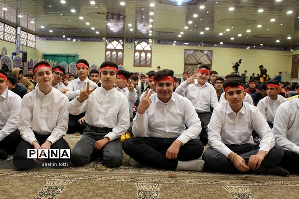 برگزاری جشن تکلیف دانش‌آموزان پسر در مسجد النبی کرمانشاه