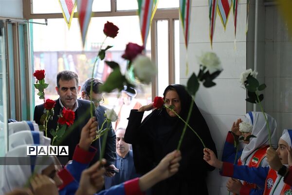 زنگ انقلاب در مدارس کرمانشاه همزمان با سراسر کشور نواخته شد