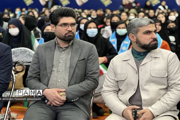 نواختن زنگ گلبانگ انقلاب اسلامی در گلستان