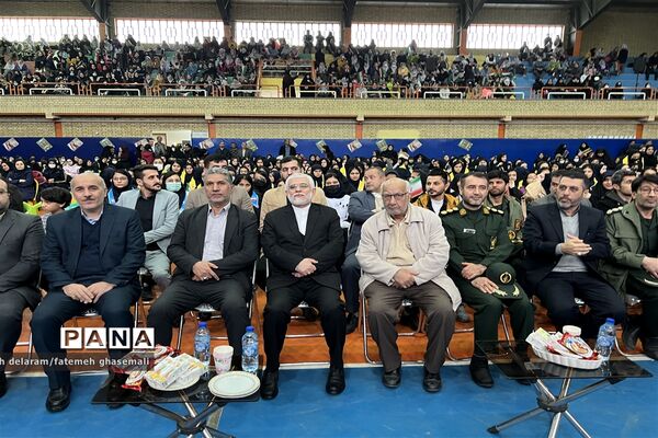 نواختن زنگ گلبانگ انقلاب اسلامی در گلستان