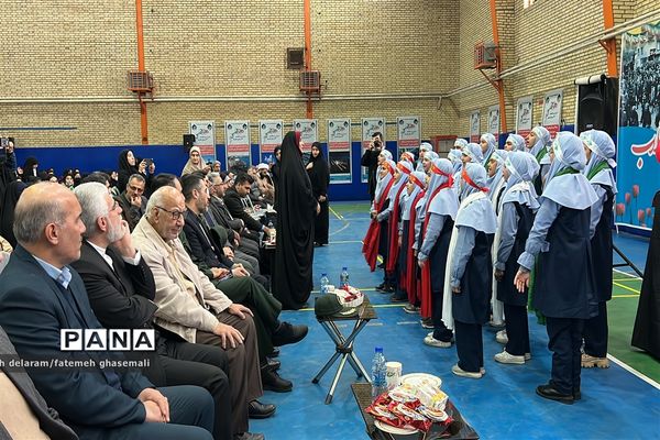 نواختن زنگ گلبانگ انقلاب اسلامی در گلستان