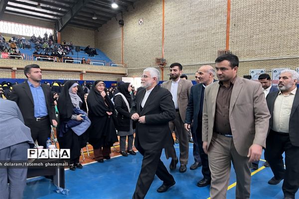 نواختن زنگ گلبانگ انقلاب اسلامی در گلستان