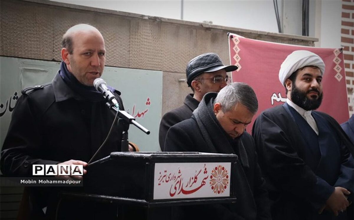 مهم ترین رسالت فرهنگیان، انتقال اهداف و فرهنگ شهدا به دانش‌آموزان است
